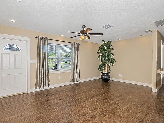 4th image of 2423 Boyd Ave