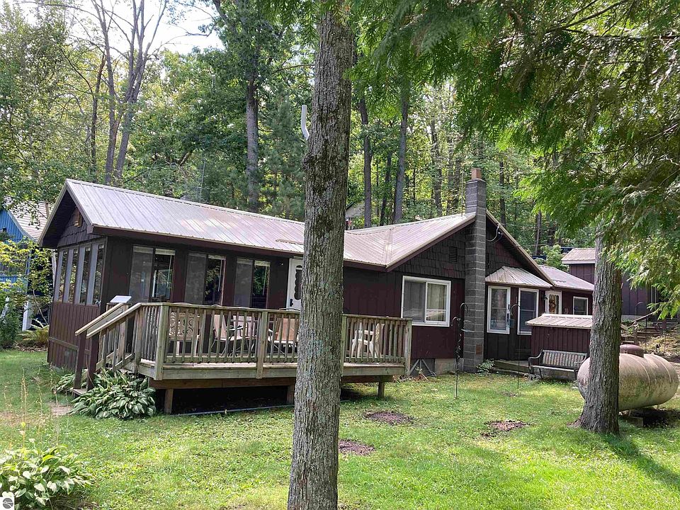 1st image of 460 Ogemaw Rd