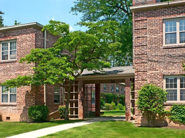 9 Circle Ln