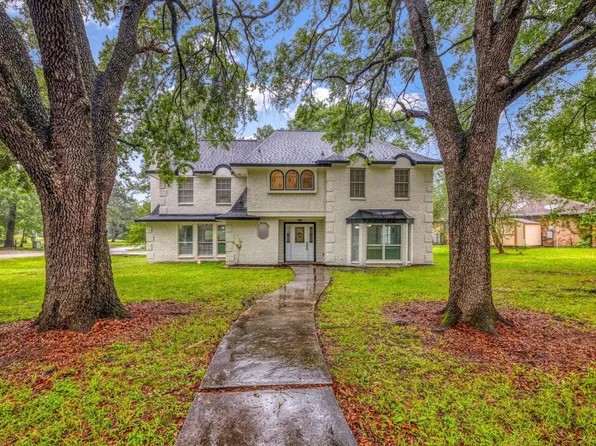 561 Brandon Rd, Conroe, TX 77302