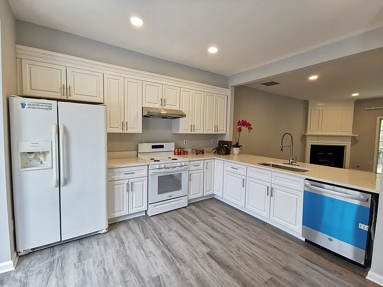 4645 Valais Ct #125 — Photo 8