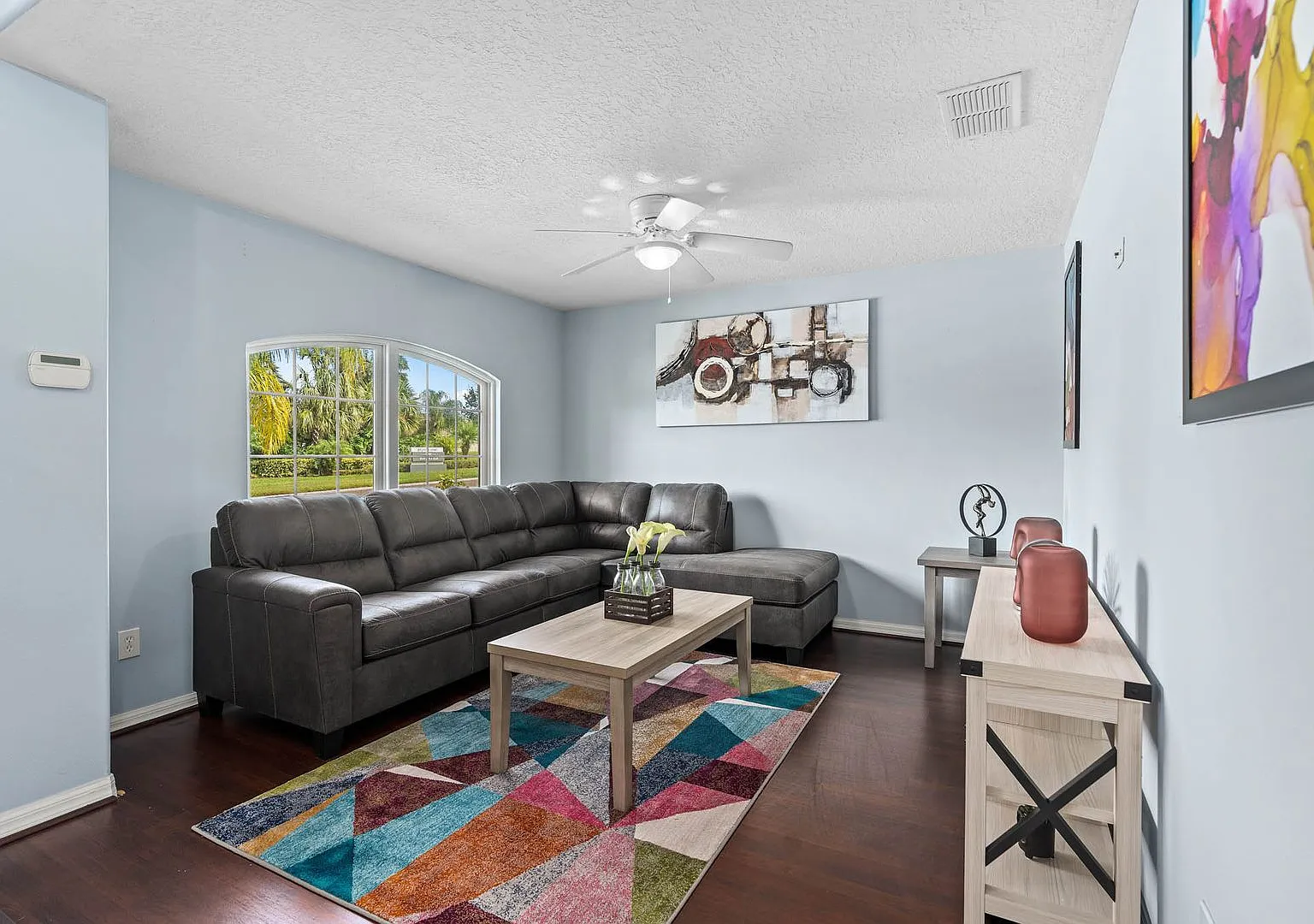 Large Beautiful Legacy Park Villa: 5BR, Pool & Near Disney — Photo 4