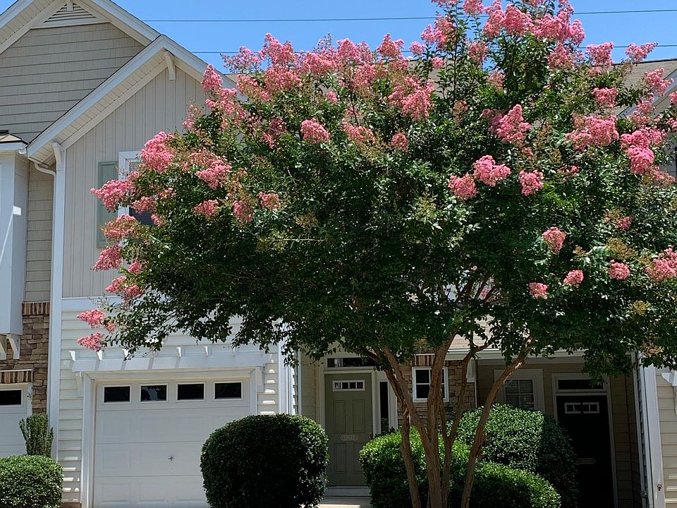 Front view of the townhome, located in Greenspointe