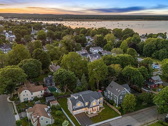 4th image of 26 Beacon Ave