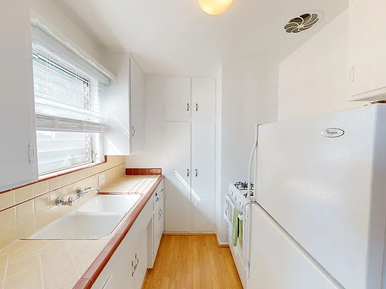 1042 N Stanley Ave #1044 — Photo 4