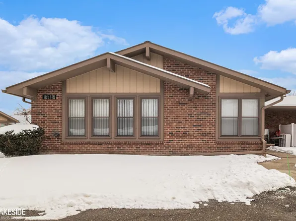 2763 Roundtree Dr, Troy, MI 48083