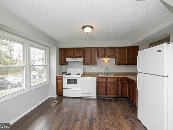 5th image of 6065 Cedar Wood Dr