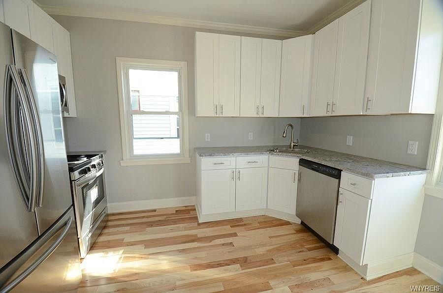 2nd image of 152 Oxford Ave #2