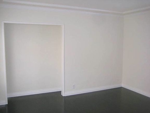 3rd image of 10368 Bellwood Ave