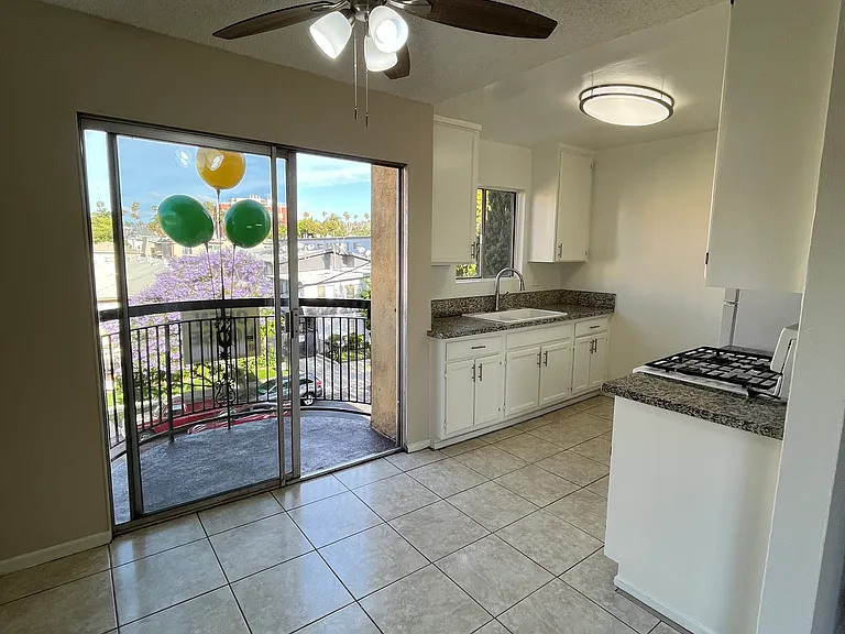 1726 N Garfield Pl #17 — Photo 2