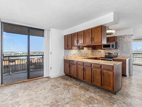 5th image of 1705 Harmon Cove Tower #1705