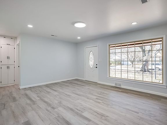 5th image of 2038 S Poplar St