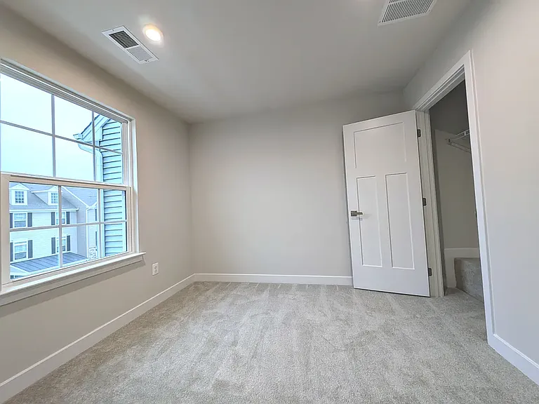 723 Kalmar Ln — Photo 26