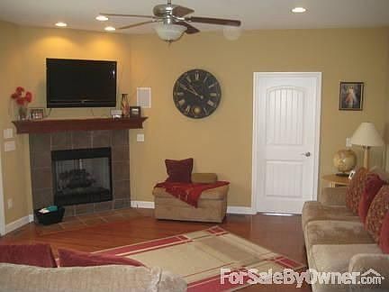 Great Room : Gas log fireplace