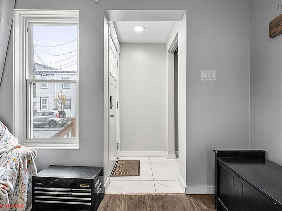 3rd image of 2093 Creighton St #1