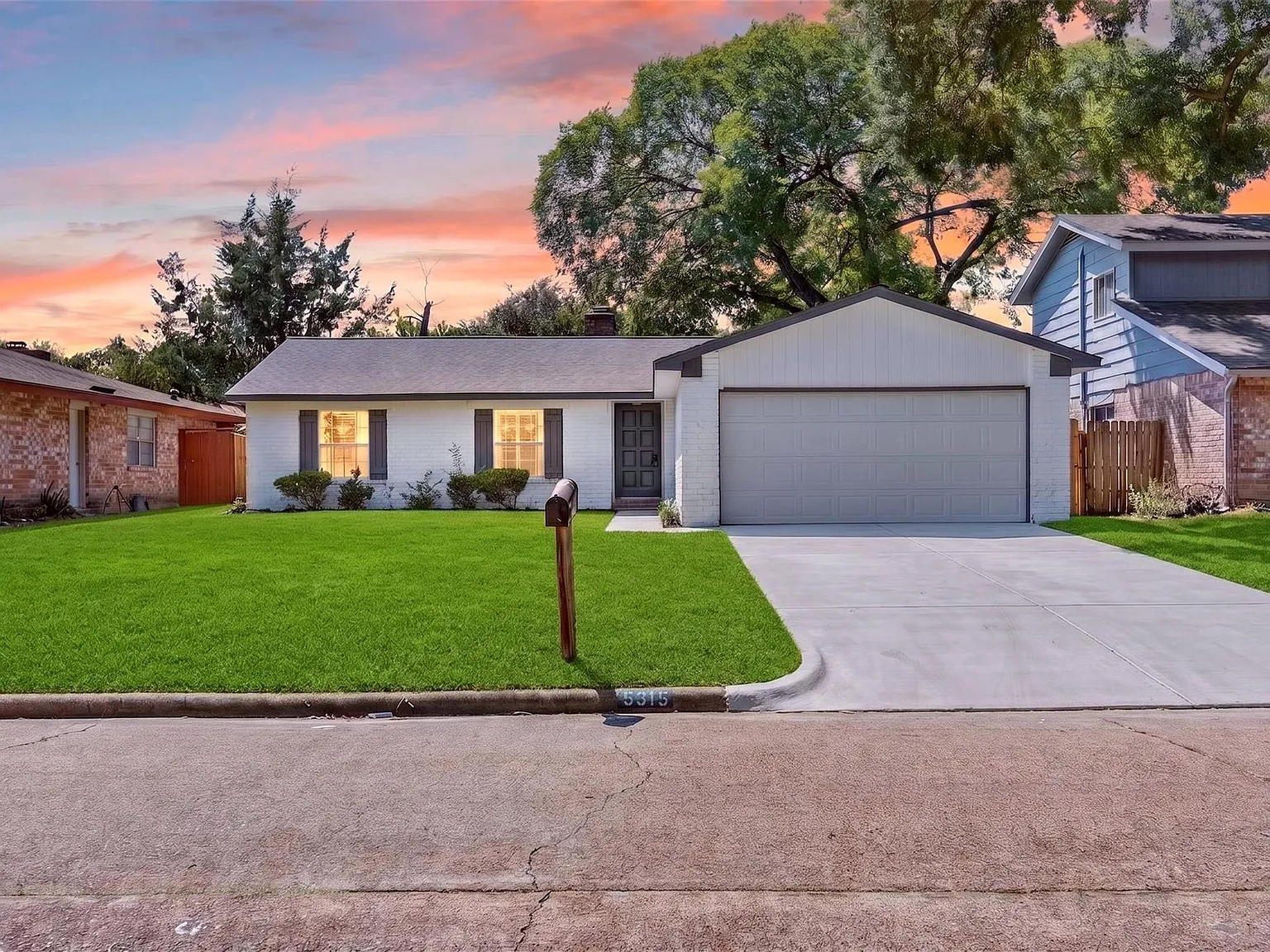 3 bed, 2.0 bath, 1488 sqft, $2,000 — Photo 1