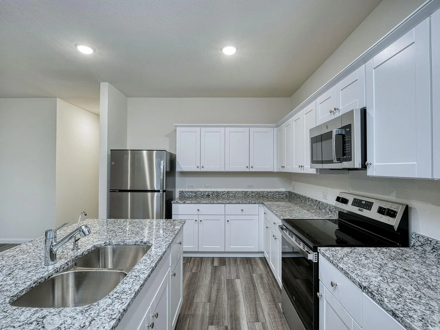 4 bed, 3.0 bath, 1912 sqft, $2,200 — Photo 3