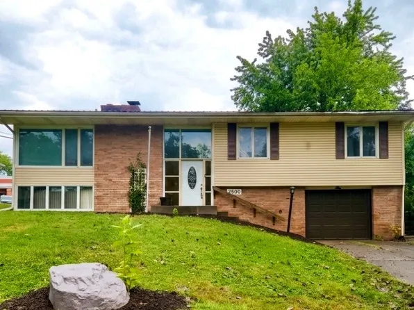 2900 Westwood Dr NW, Cedar Rapids, IA 52405