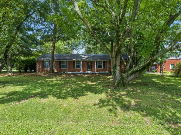 1810 Foxdale Dr, Murfreesboro, TN 37130