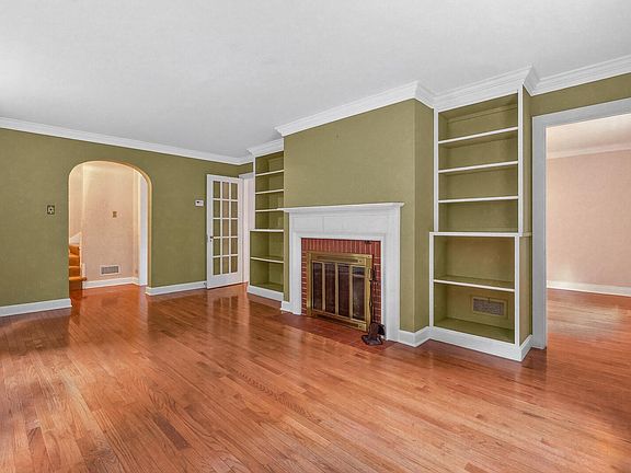 4th image of 7049 Forest Ave