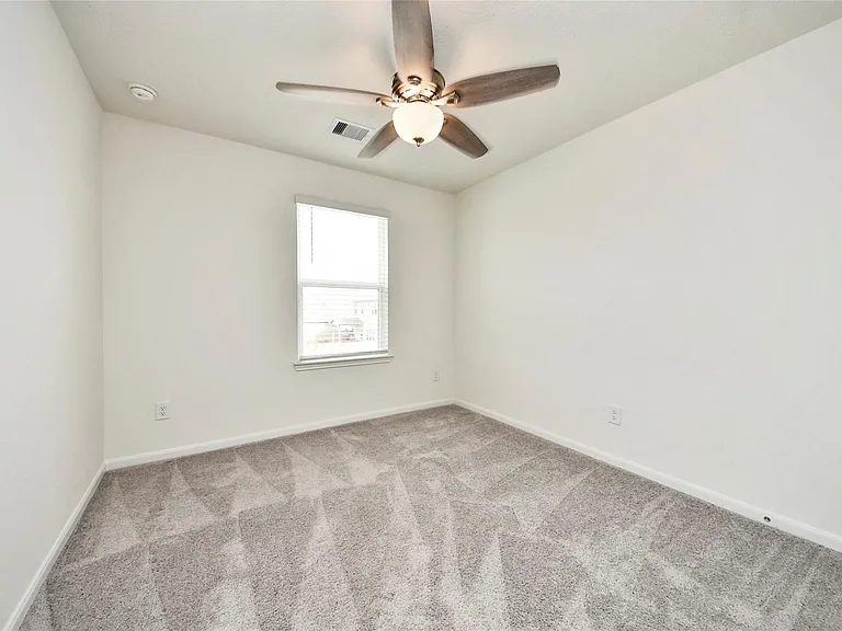 2916 Shimmer Edge Dr — Photo 32