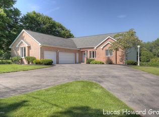 7055 Weller Dr NE, Rockford, MI 49341