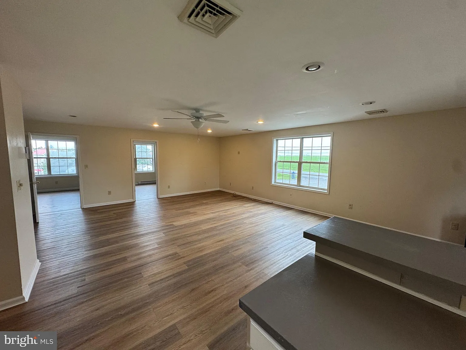 2 bed, 1.0 bath, 1000 sqft, $1,300 — Photo 2