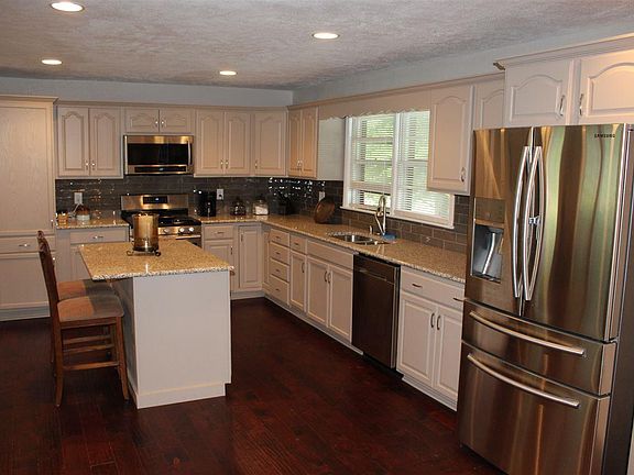 5th image of 4 Hillcrest Dr