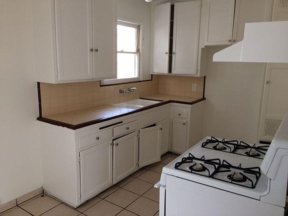 3rd image of 14238 Gilmore St #Gff7e0a0r