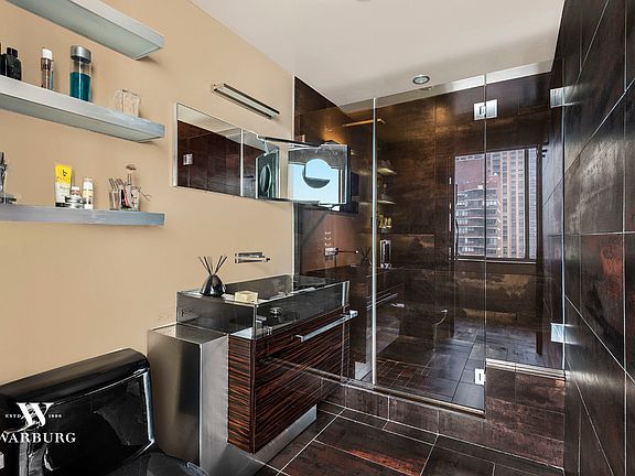 5th image of 111 W 67th St APT 24P