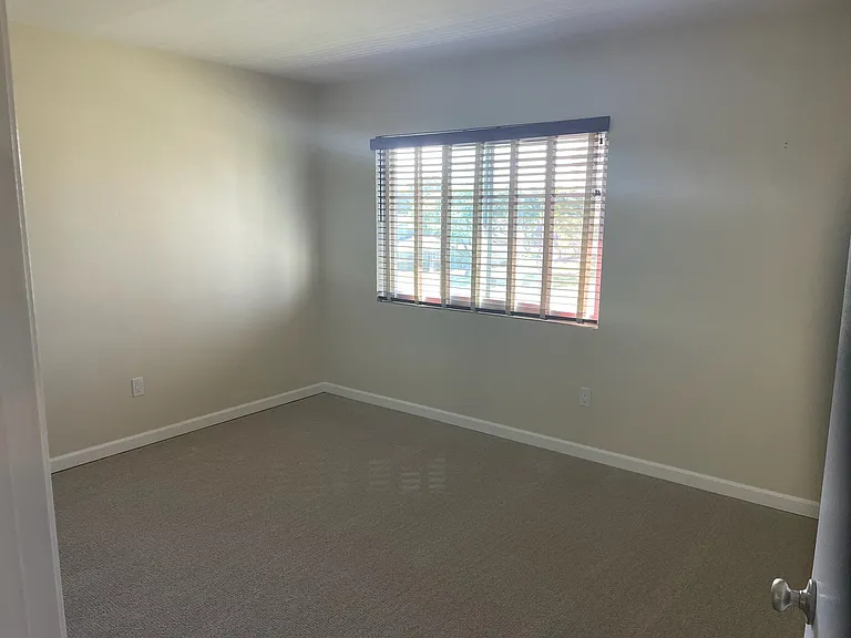 1806 Eastwood Ln — Photo 30