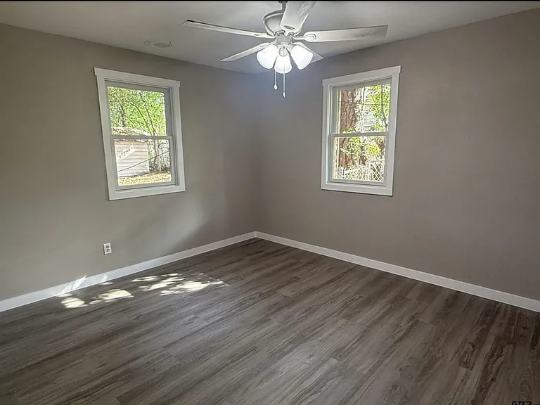 606 Walnut Cir — Photo 6