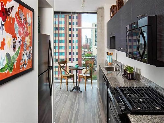 2nd image of 807 N Lasalle St #705