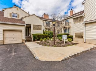32 Springvalley Blvd, Basking Ridge, NJ 07920
