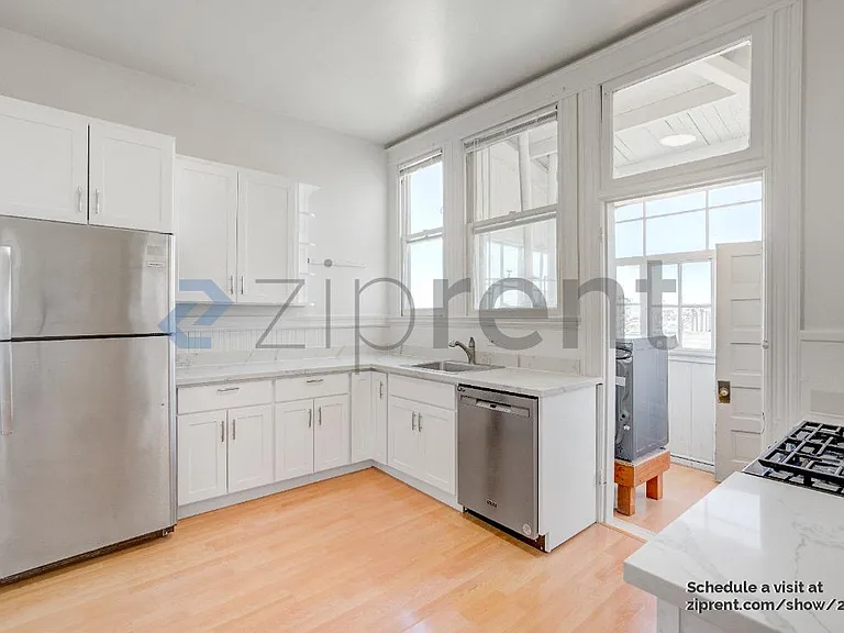 2136 Jones St — Photo 4