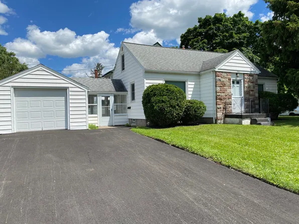 264 Whittington Rd, Rochester, NY 14609