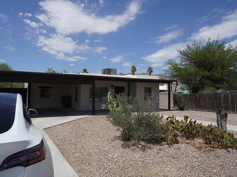 915 E Pastime Rd — Photo 3