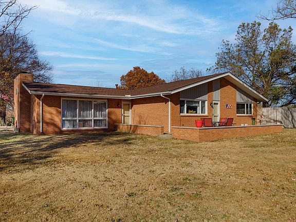 4th image of 2 Pin Oak Dr
