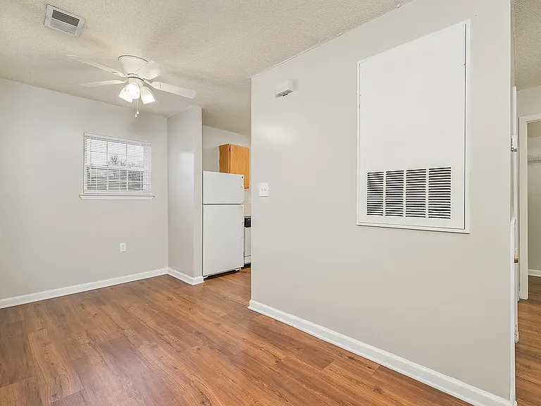Griffith Commons Apartments — Photo 16