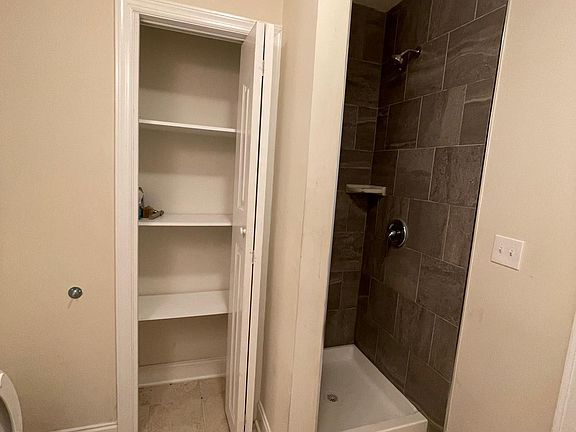 4th image of 435 William St Floor 1