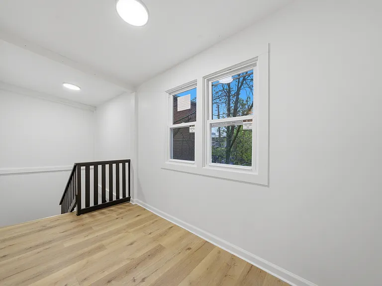 1415 N Maplewood Ave — Photo 3