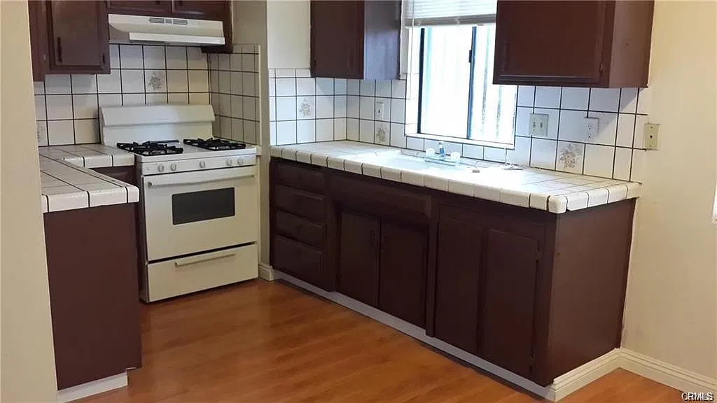 2 bed, 1000 sqft, $2,100 — Photo 3