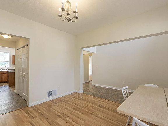 3rd image of 3630 S Glasgow Cir