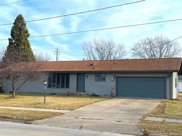 540 NW Poplar Ave, Earlham, IA 50072