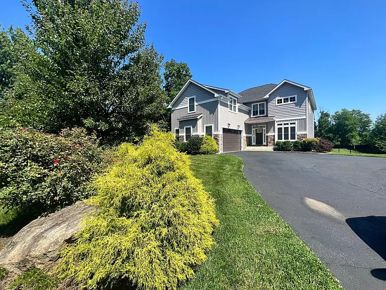 2603 Marsh Rd — Photo 2