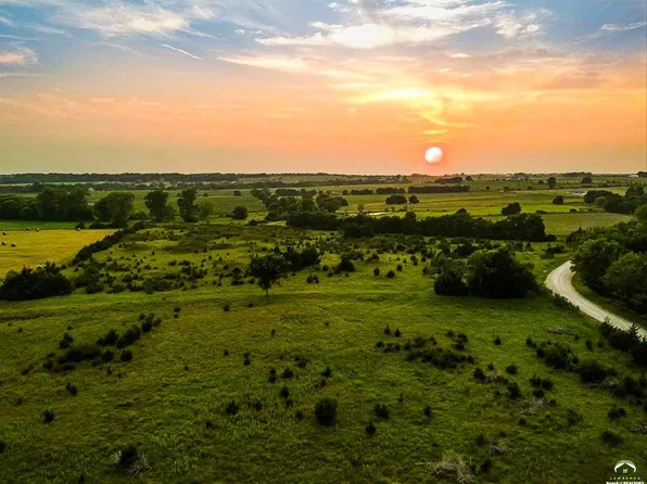 1587 N 450th Rd, Baldwin City, KS 66006