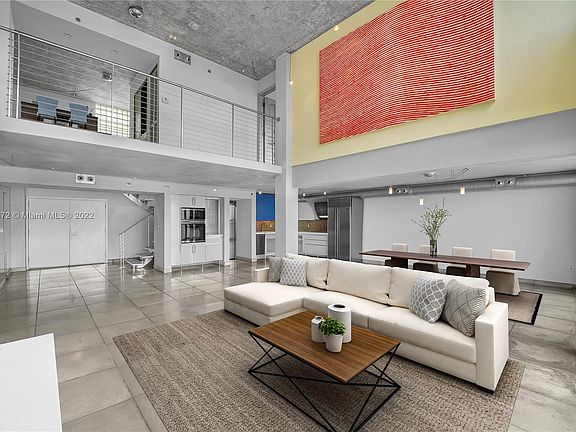 2nd image of 801 N Venetian Dr #Penthouse F2