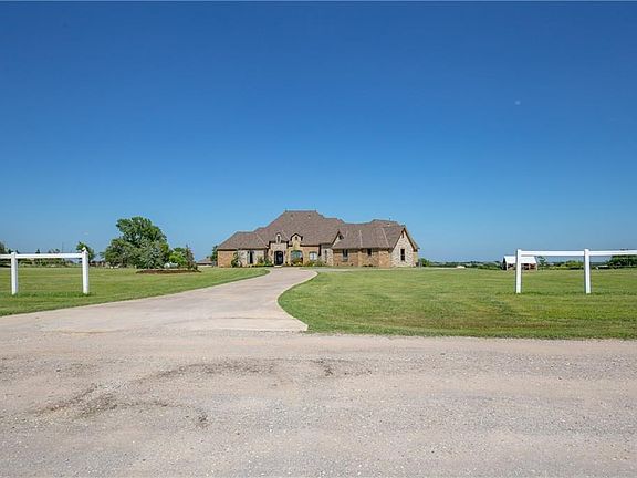 3rd image of 15208 Meadow Creek Ln