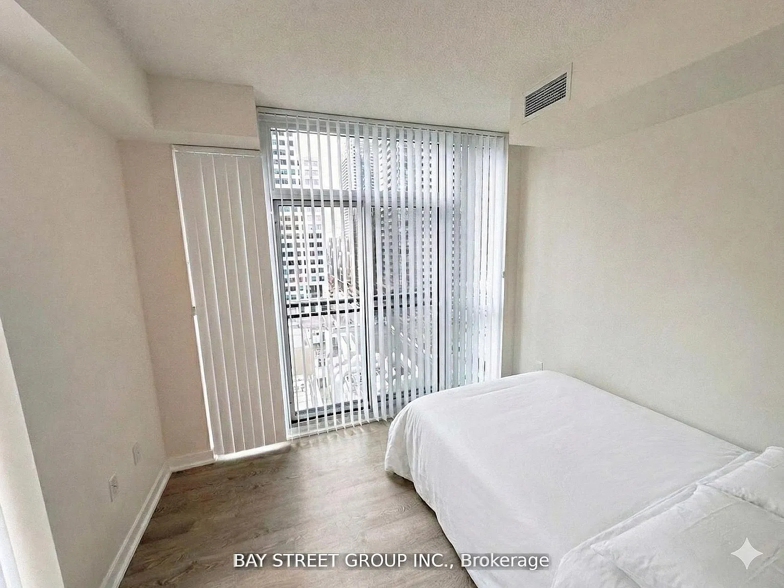 3 bed, $2,900 — Photo 2