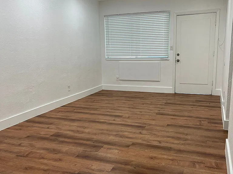 8329 Byron Ave #5 — Photo 3